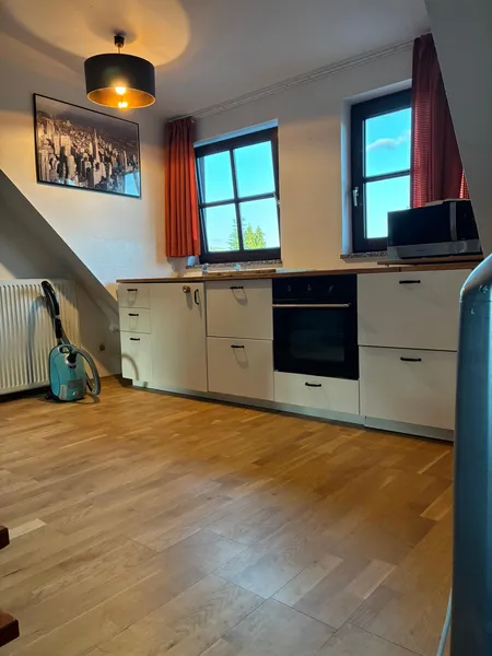 Möbliertes 1 Zimmer-Apartment im Dachgeschoß, mit großem Garten,  für 12 Monate zu vermieten — photo 1